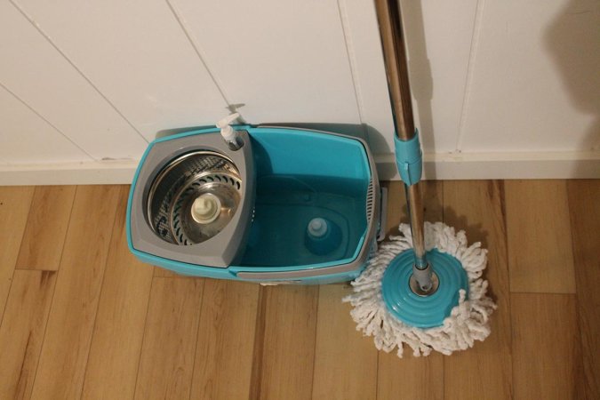 Tsmine Spin-Mop Bucket System resting on hardwood floor